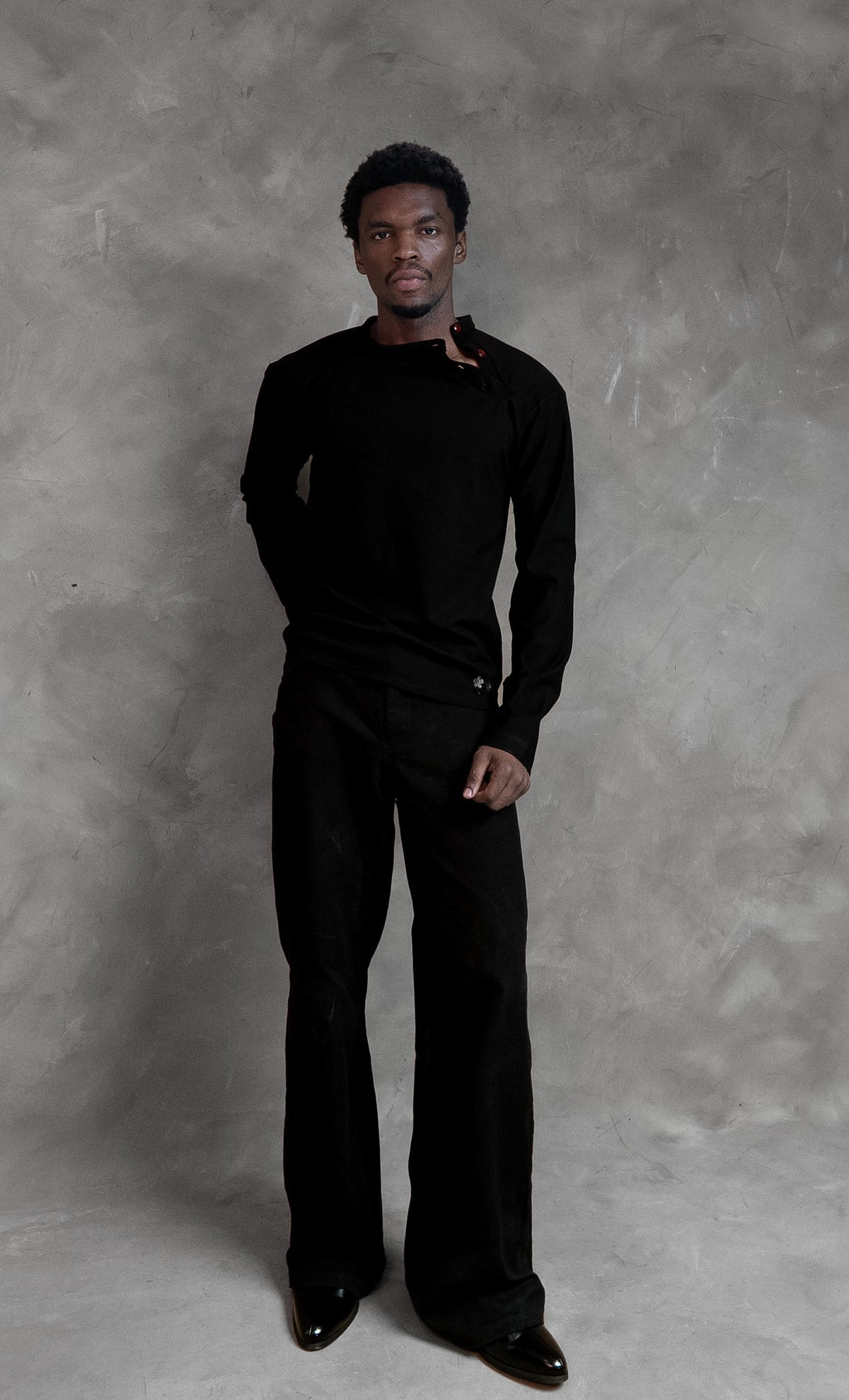 ZEN ASYMMETRICAL  BLACK HENLEY